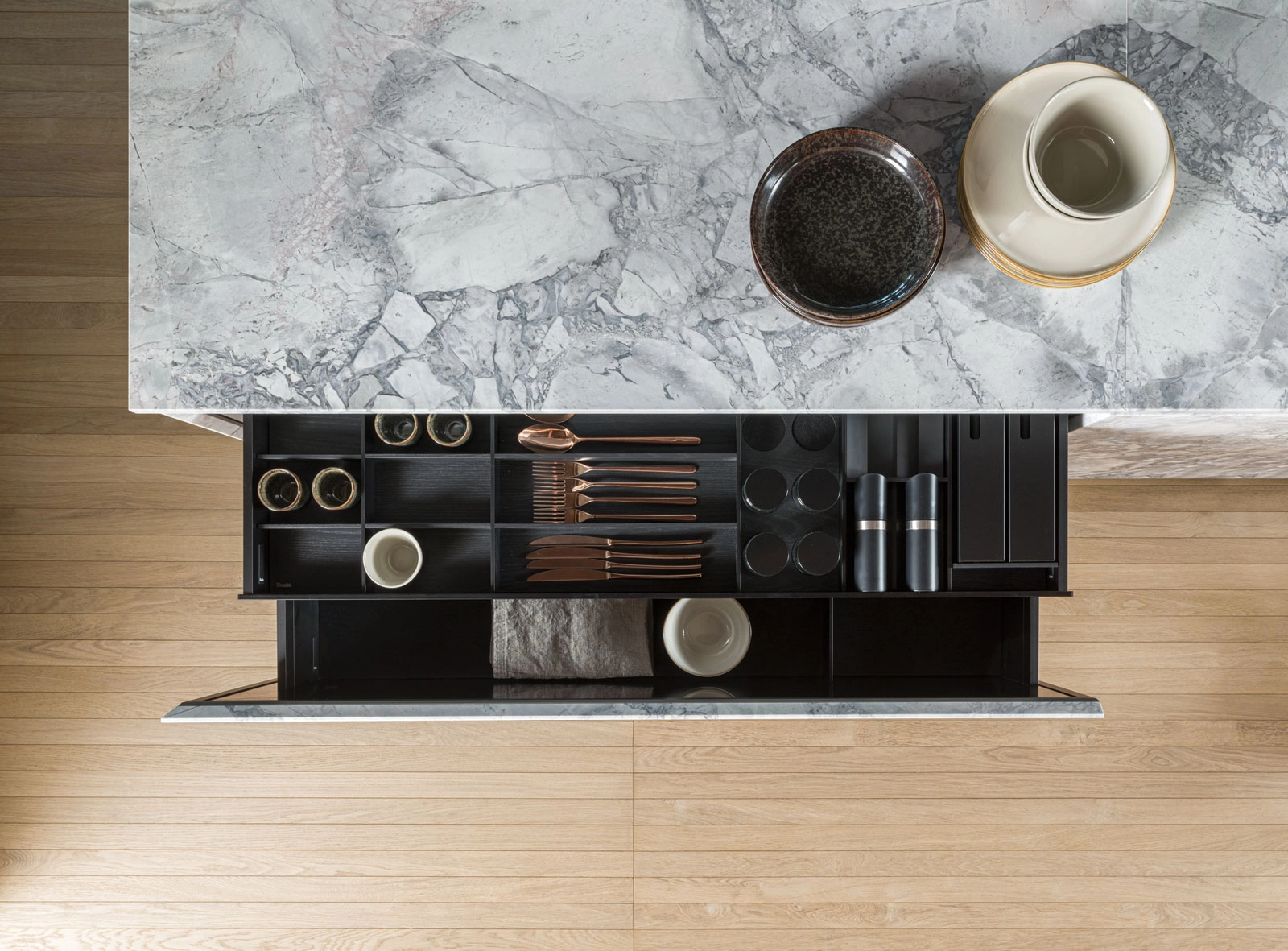 Kuchyňa BLACK OAK DRAWERS AND PAN DRAWERS ACCESSORIES - fotografia č. 2