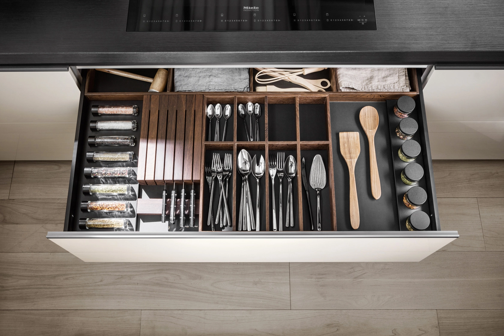 Kuchyňa SMOKED OAK DRAWERS AND PAN DRAWERS ACCESSORIES - fotografia č. 30