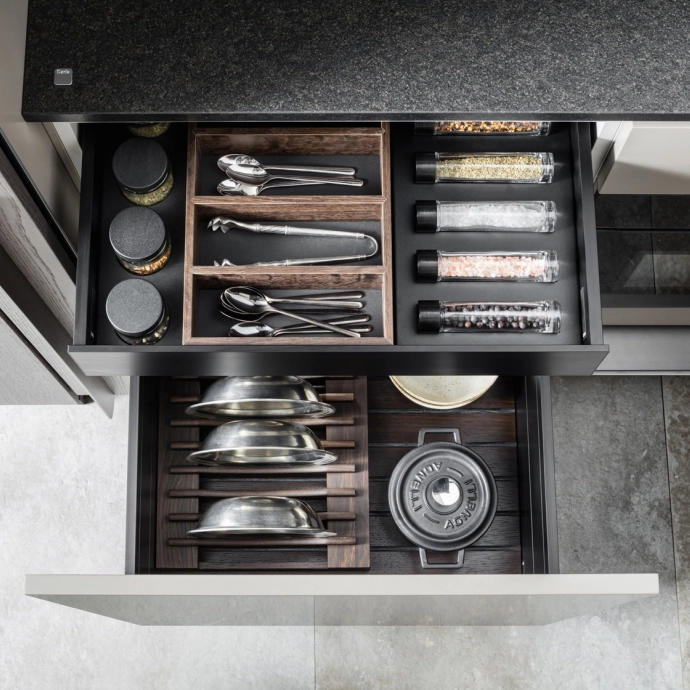 Kuchyňa SMOKED OAK DRAWERS AND PAN DRAWERS ACCESSORIES - fotografia č. 4