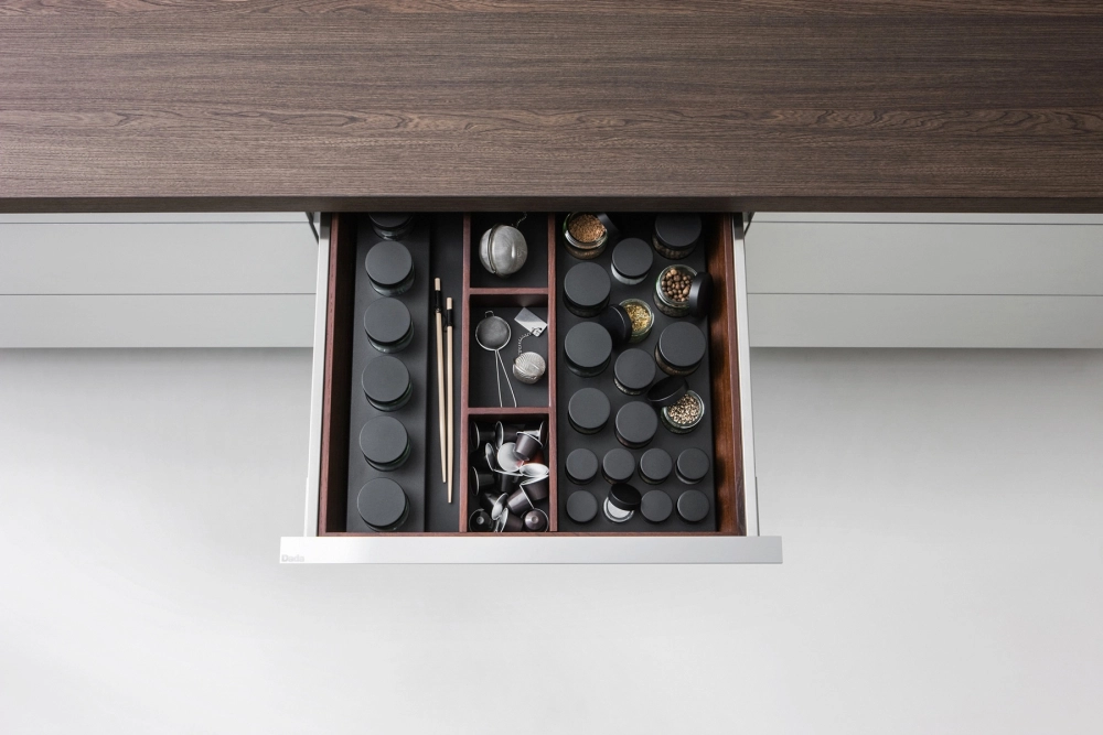 Kuchyňa SMOKED OAK DRAWERS AND PAN DRAWERS ACCESSORIES - fotografia č. 12