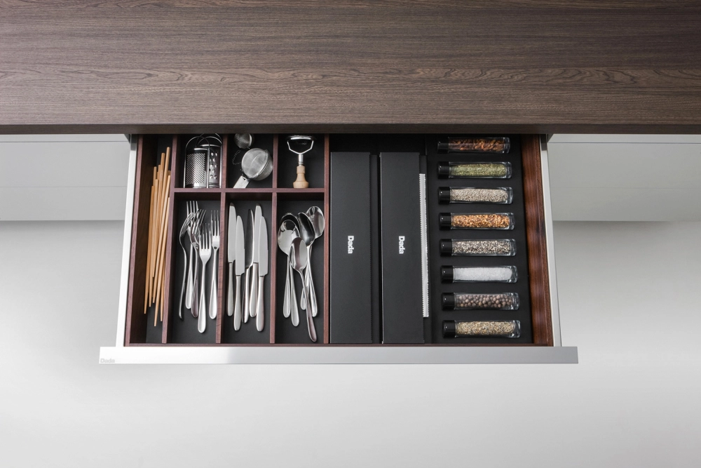 Kuchyňa SMOKED OAK DRAWERS AND PAN DRAWERS ACCESSORIES - fotografia č. 17