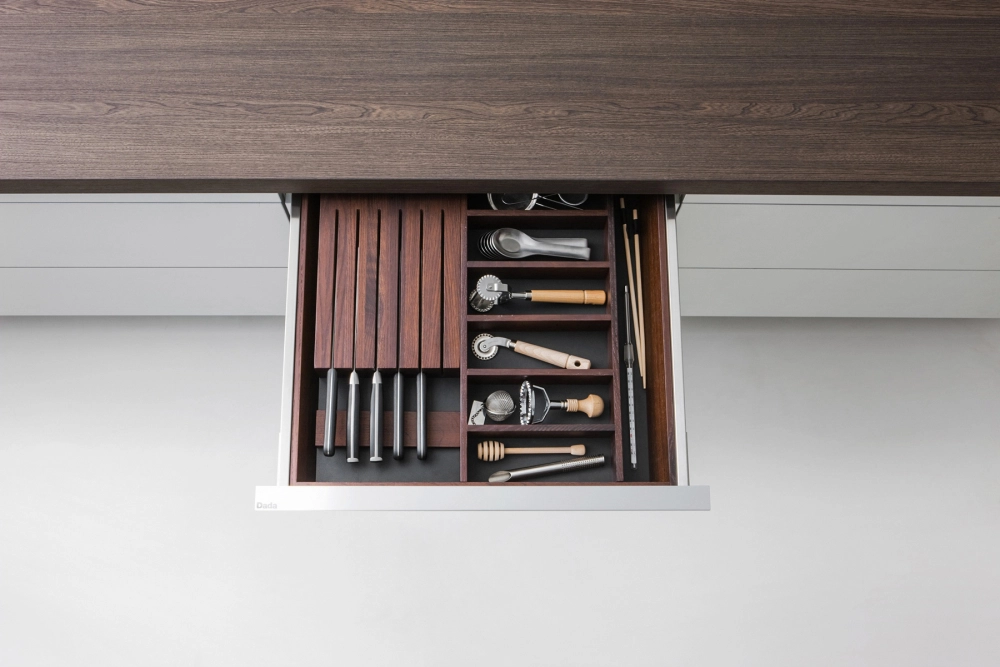 Kuchyňa SMOKED OAK DRAWERS AND PAN DRAWERS ACCESSORIES - fotografia č. 10