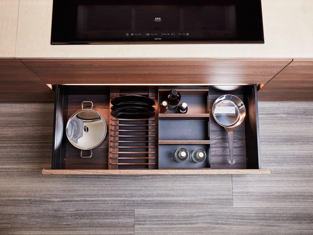 Kuchyňa SMOKED OAK DRAWERS AND PAN DRAWERS ACCESSORIES - fotografia č. 22