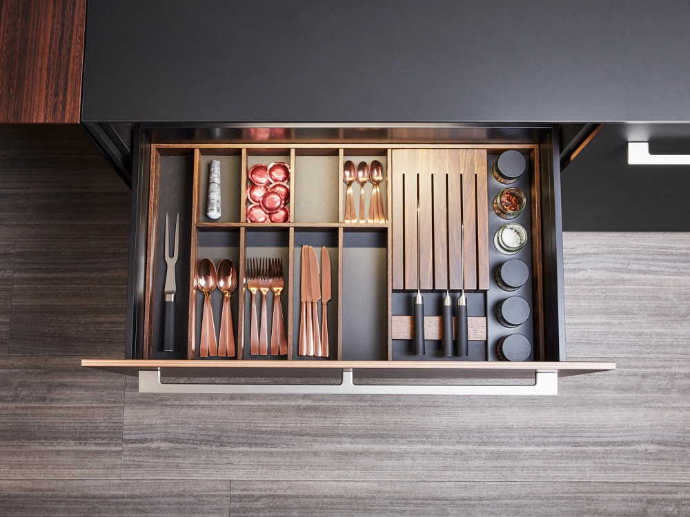 Kuchyňa SMOKED OAK DRAWERS AND PAN DRAWERS ACCESSORIES - fotografia č. 13