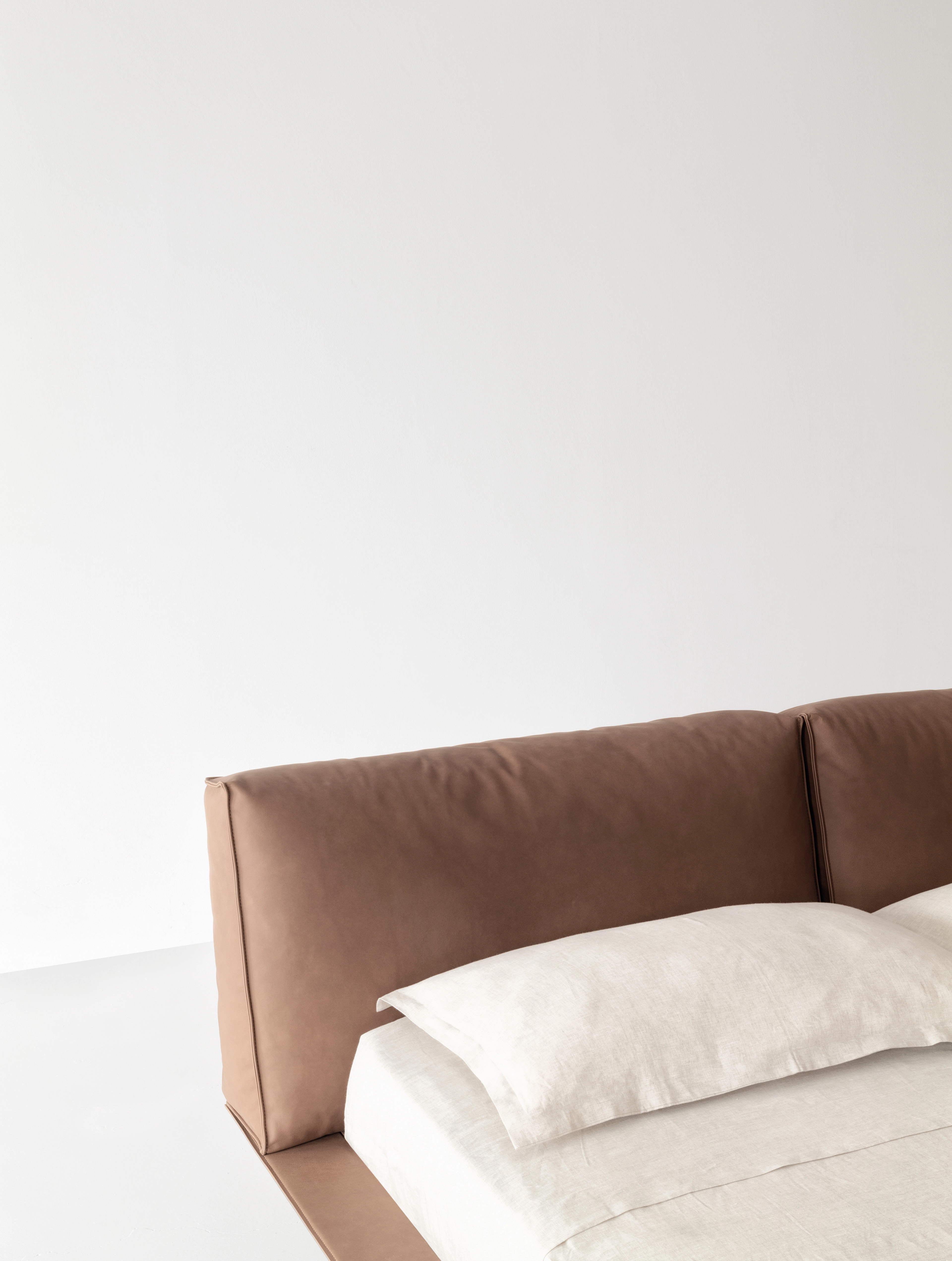 Posteľ VOGUE CUOIO BED 2024 - fotografia č. 7