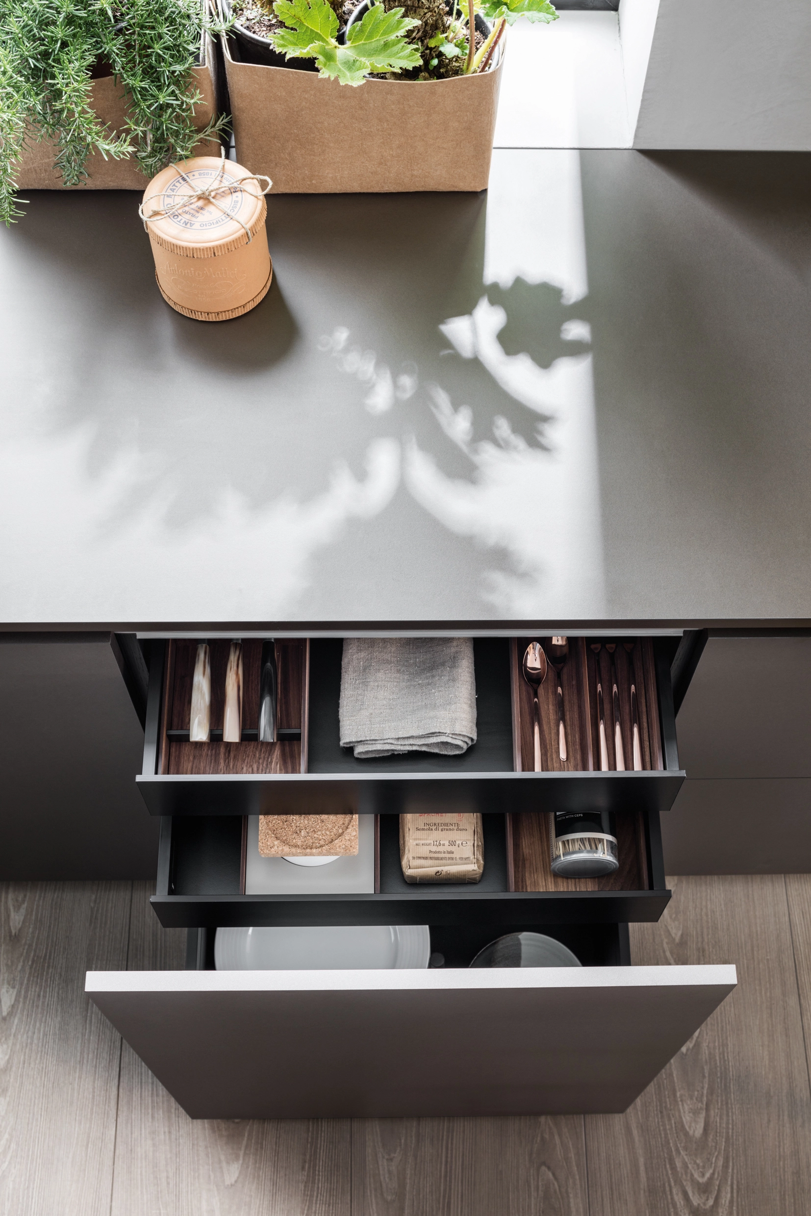 Kuchyňa WALNUT DRAWERS ACCESSORIES - fotografia č. 6