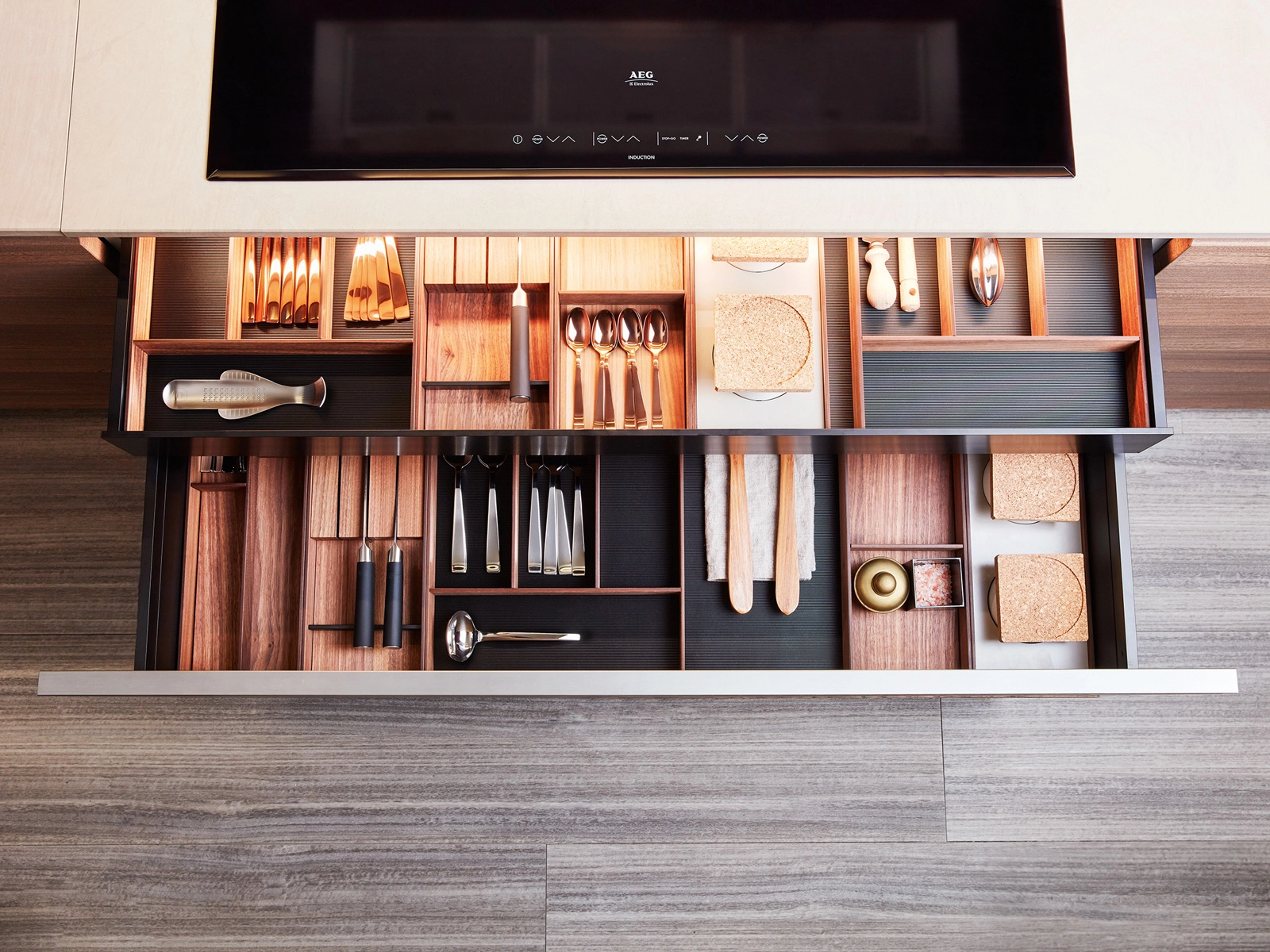 Kuchyňa WALNUT DRAWERS ACCESSORIES - fotografia č. 8